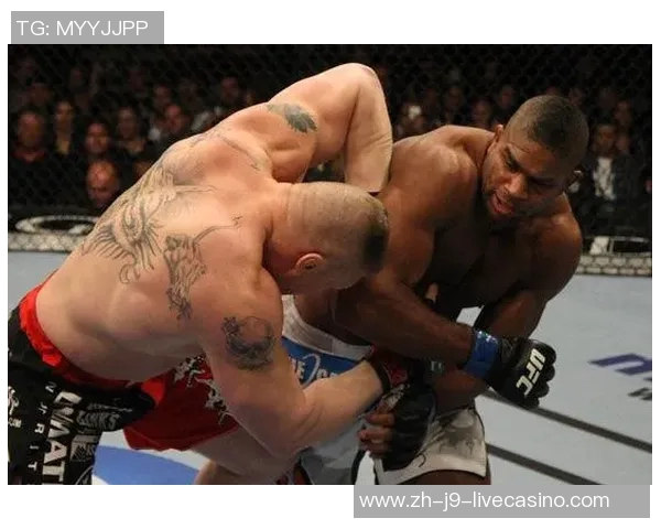 UFC巅峰对决锤子与布洛克谁能称霸擂台引发热议 UFC巅峰对决锤子与布洛克谁能称霸擂台引发热议